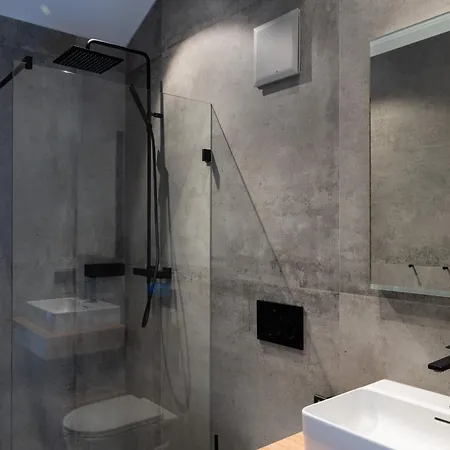 - Haus Jolanda
