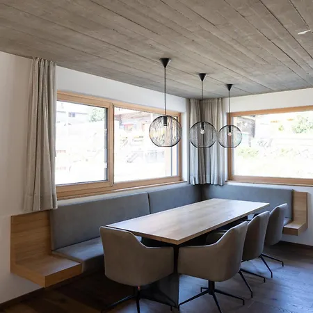 - Haus Jolanda