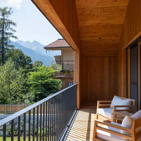 - Haus Jolanda *