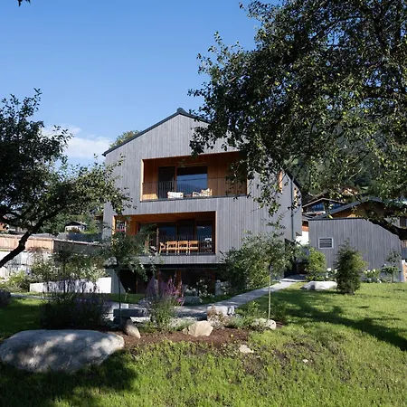 - Haus Jolanda
